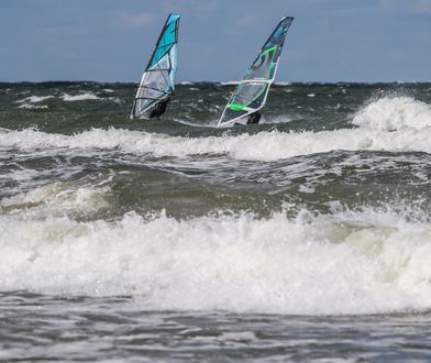 Silny wiatr na północy Polski. IMGW ostrzega