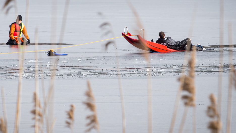 Giżycko. Tragedia na jeziorze. Dwóch wędkarzy nie żyje / zdjęcie ilustracyjne
