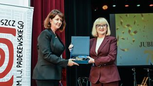 Bydgoszcz: Jubileusz 70-lecia V LO. Szkoła została uhonorowana Medalem Prezydenta Bydgoszczy