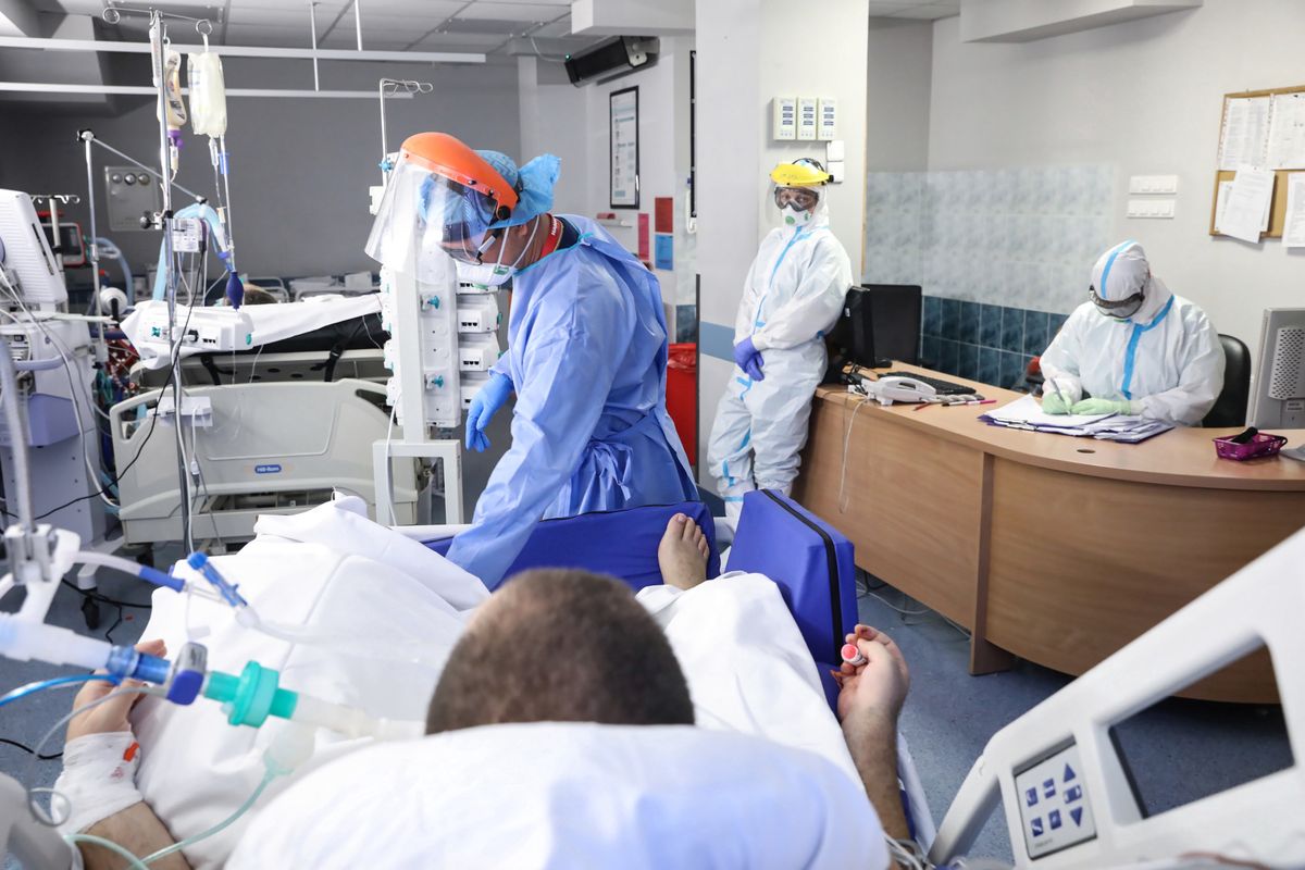 Koronawirus w Polsce. Ponad 5 tys. zakażeń COVID-19. Ministerstwo Zdrowia poinformowało o znacznym wzroście osób objętych kwarantanną 