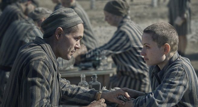 SkyShowtime udostępnił pierwsze zdjęcia z serialu „Tatuażysta z Auschwitz”