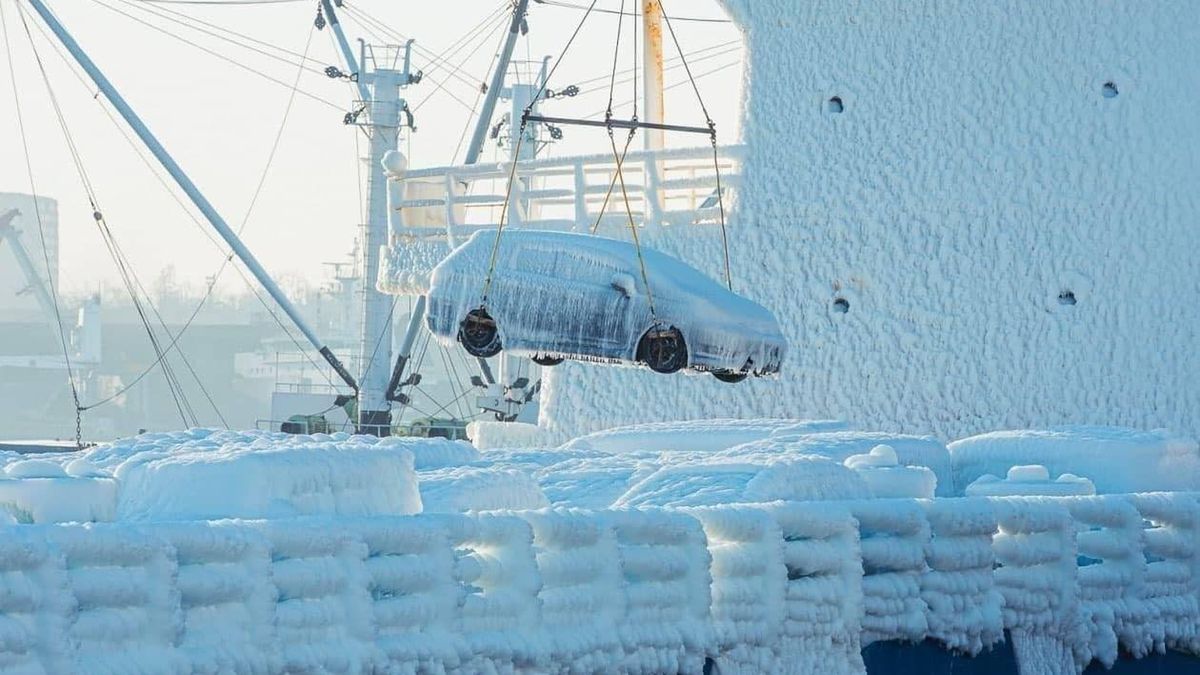 Samochody skuł lód