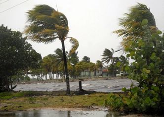 Isaac spustoszył Haiti. Zmierza na Florydę