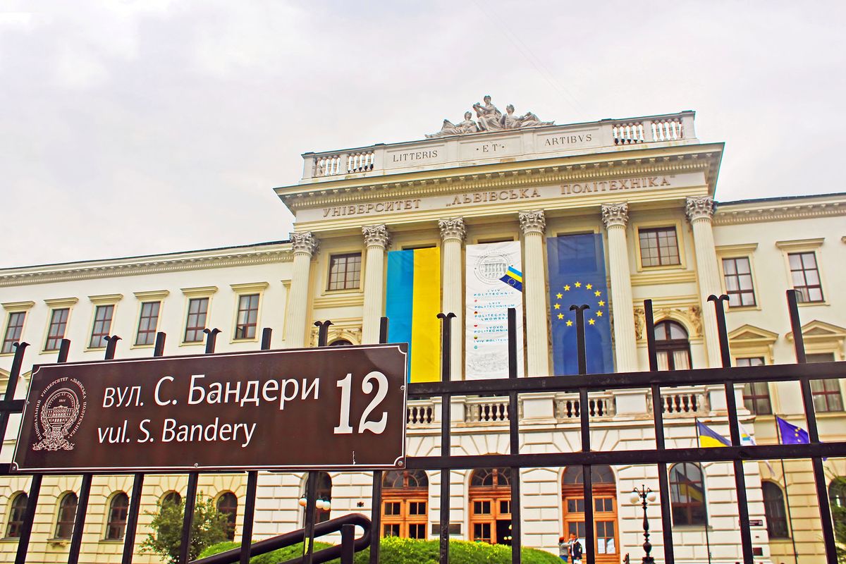 Maturalny "plan B" to coraz częściej rozpoczęcie studiów na Ukrainie, tylko po to, żeby przenieść się na polską uczelnię