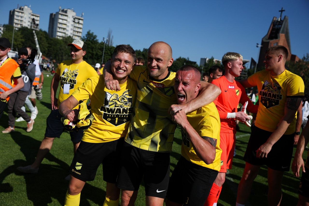 Wielkie święto na stadionie Wieczystej. Tak piłkarze fetowali awans do I ligi