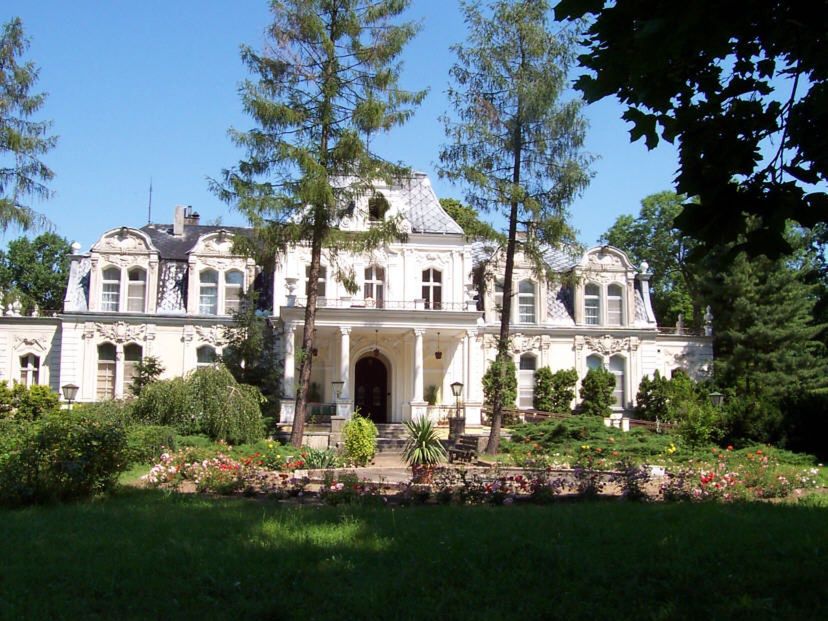 Błociszewo: Siedziba rodu Kęszyckich, później sanatorium, a teraz? Ten pałac to miejsce z długą historią w tle. Dla wielu miejsce wspomnień
