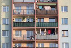 "Balkonowa samowolka". Sąsiedzi z piekła rodem uprzykrzają jej życie
