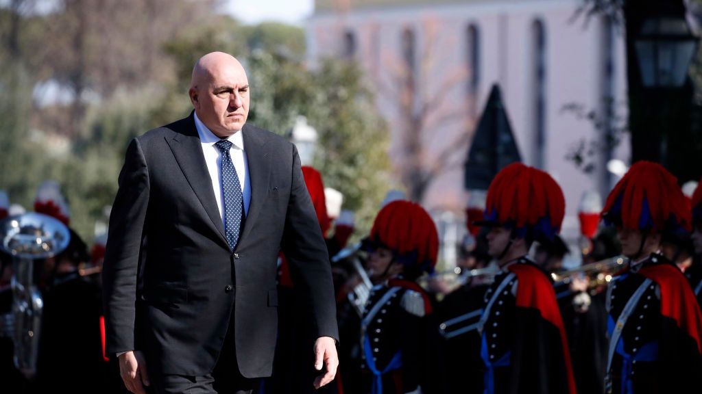 Włoski minister obrony Guido Crosetto nie ma wątpliwości, że  najemnicy grupy Wagnera stoją za napływem migrantów 