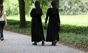 Dlaczego zakonnice zakrywają włosy? Mało zna powód