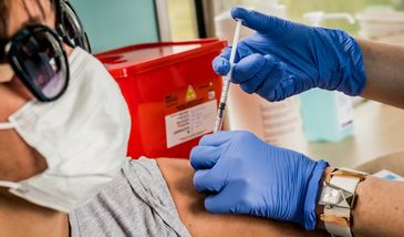 Koronawirus. Będą kary dla osób atakujących personel punktów szczepień