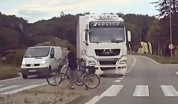 Przerażająca sytuacja na przejściu dla pieszych. Jest nagranie