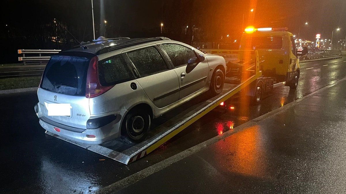 Peugeot wylądował na lawecie