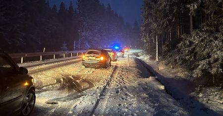 Zima zaskoczyła drogowców. Droga do granicy z Czechami była zablokowana