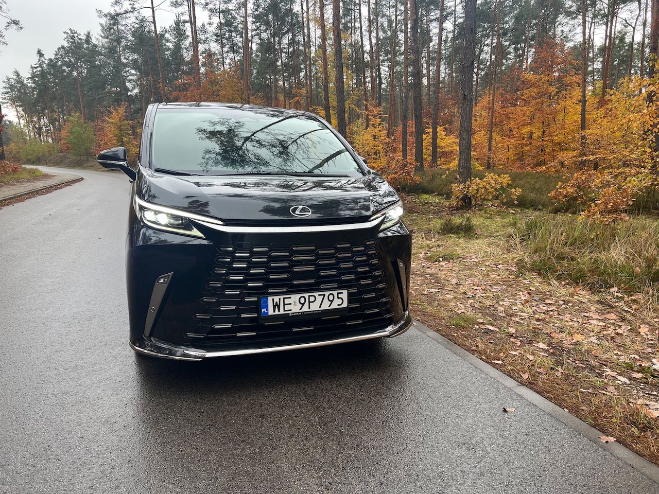 Lexus LM 350h AWD 