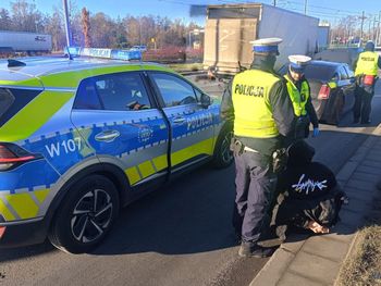 Szczecin: 26-latek z dożywotnim zakazem jazdy uciekał policji. Badanie wykazało, że jechał po narkotykach