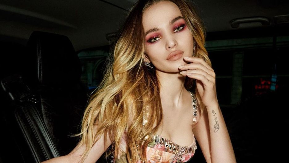 Dove Cameron jest biseksualna.