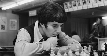 Pierwsza królowa szachów. Regularnie ogrywała mężczyzn