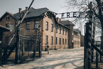 Historyczne dokumenty z kontrowersyjnej aukcji w Niemczech trafiły do Polski