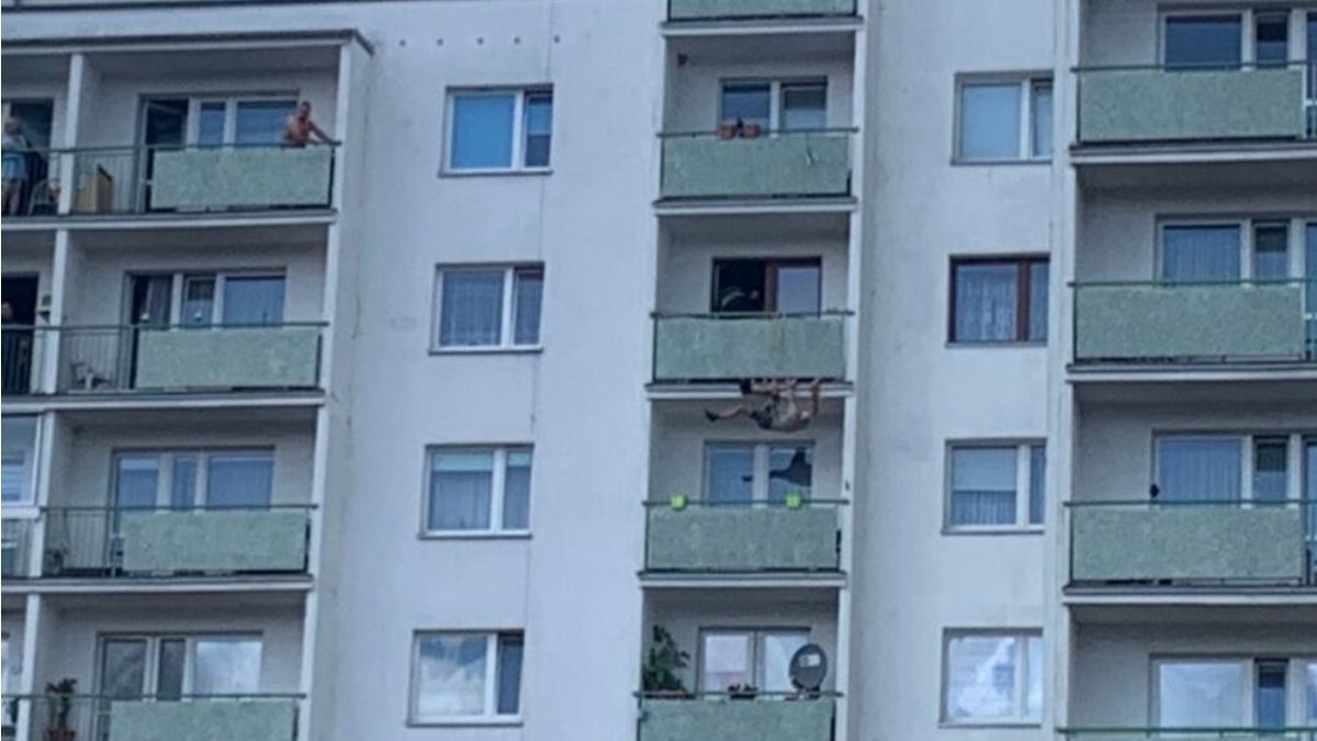 Mężczyzna wymagał pomocy straży pożarnej