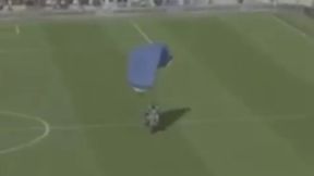 Serie A: Sassuolo - Inter.  W 1. połowie na murawie wylądował spadochroniarz