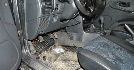 Chciał ukraść samochód, wcześniej uszkodził dwa inne