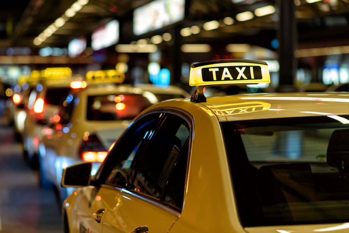 Transfer z lotniska do centrum. Ceny taksówek w światowych stolicach