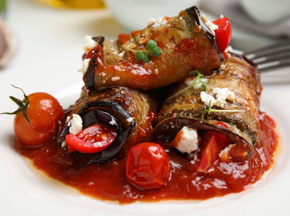 Aubergine rolls stuffed with filling in sauce