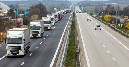 Niemieckie drogi były dla Polaków symbolem. Dziś popadają w ruinę