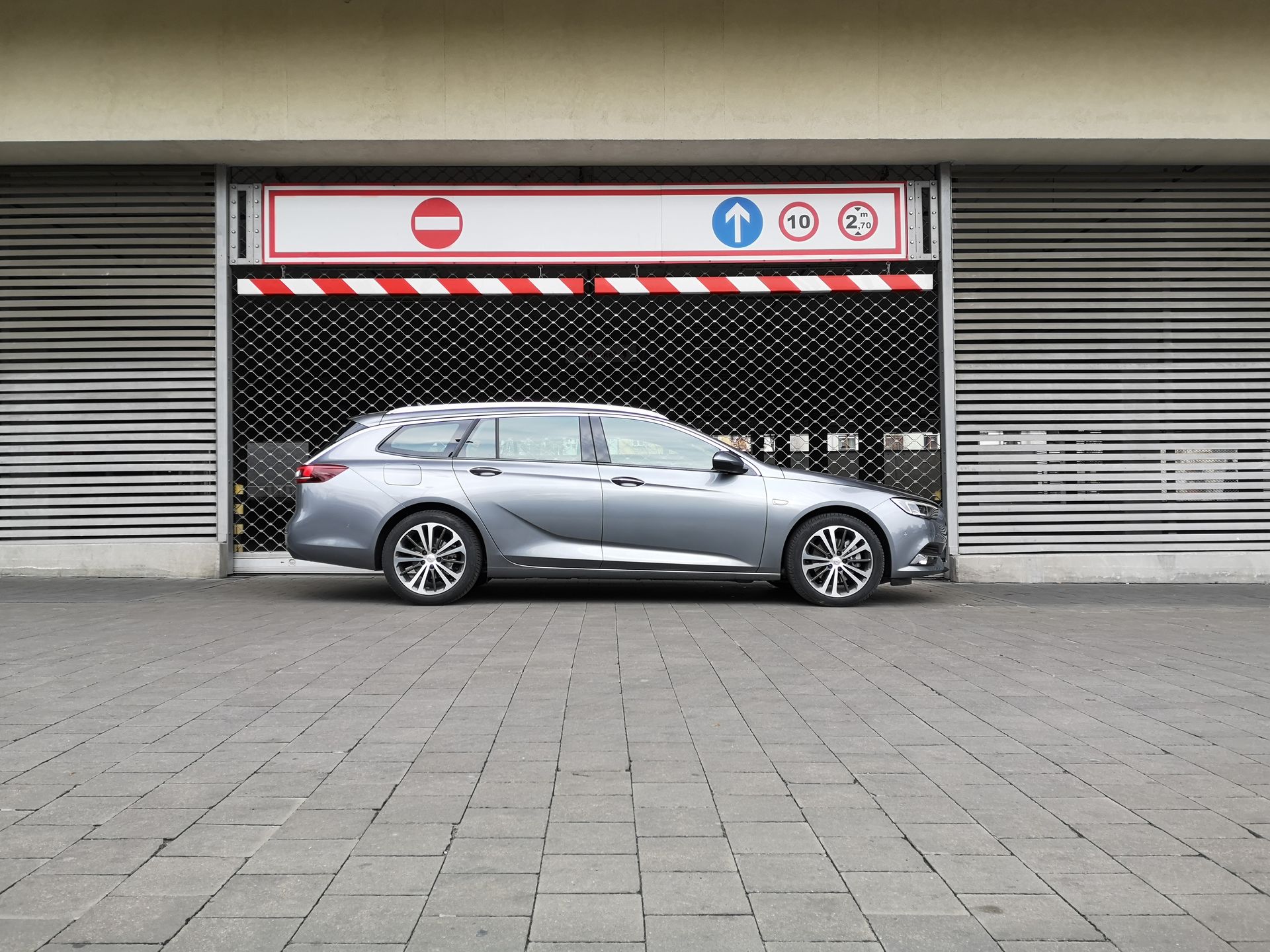 Opel Insignia Sports Tourer: System Multimedia Navi Pro, fabryczne audio i systemy wsparcia kierowcy 27