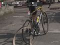 Ruszyło Giro d'Italia: ten kolarz miał niespotykanego pecha. Zobacz, co się stało
