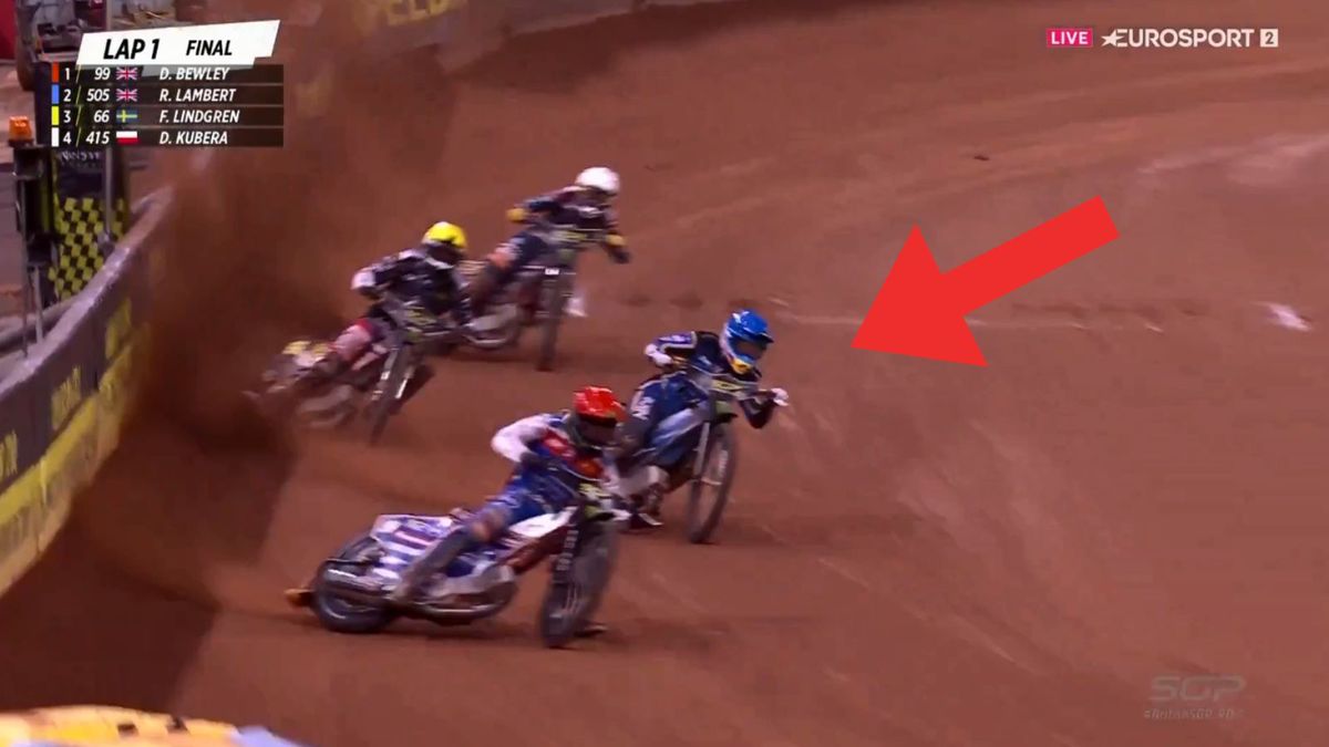 WP SportoweFakty / x.com / SpeedwayGP / Robert Lambert w pościgu za Danielem Bewleyem