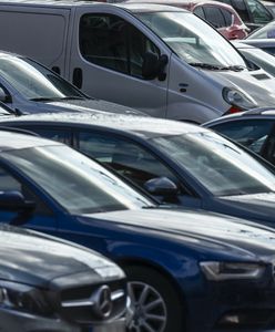 Zapukał w szybę auta. To był koszmarny błąd