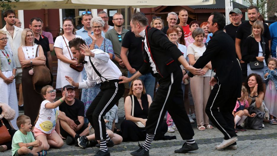 Teatr Na Walizkach z Wrocławia bawił grudziądzan na rynku