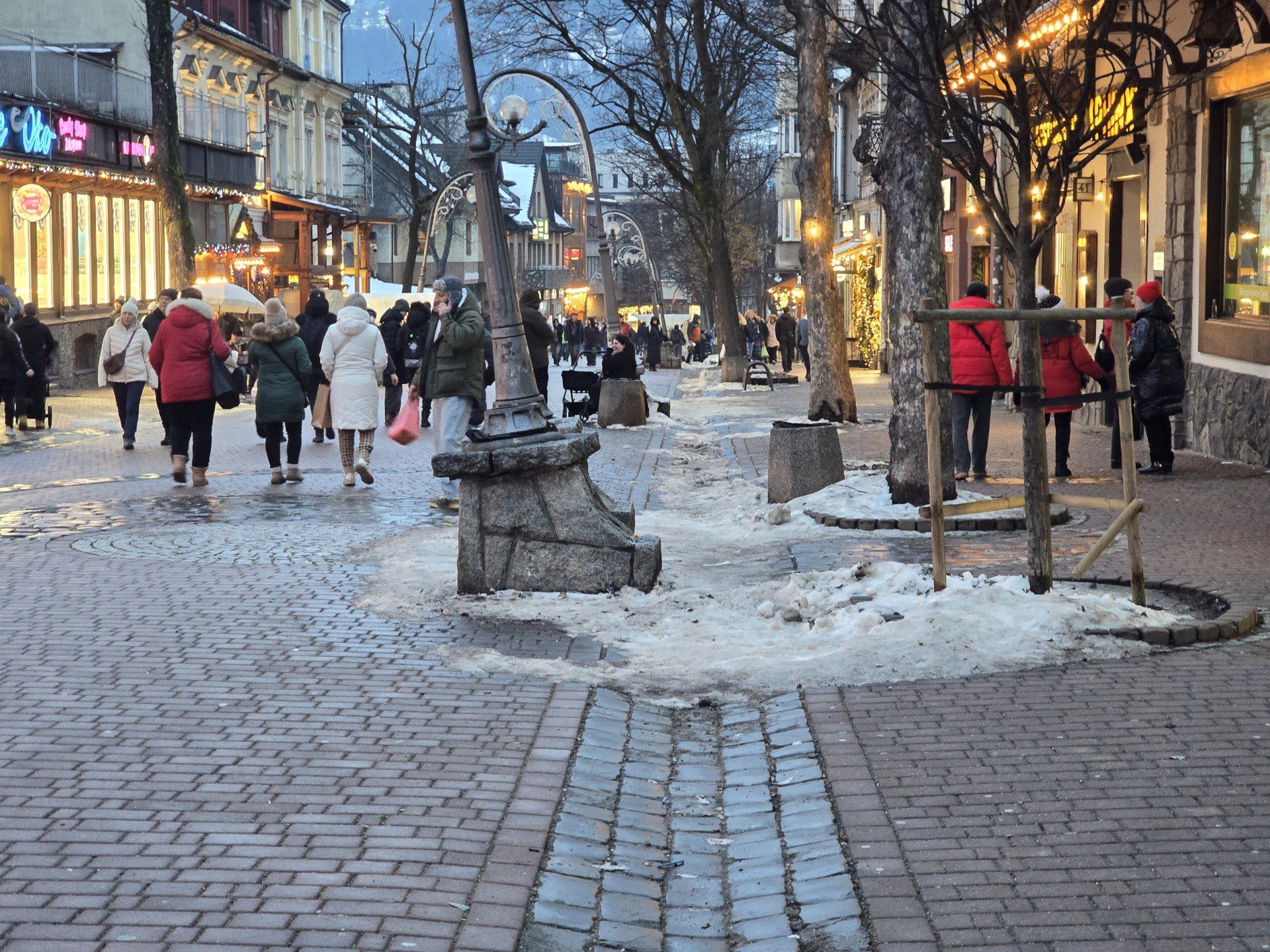 Krupówki bez śniegu