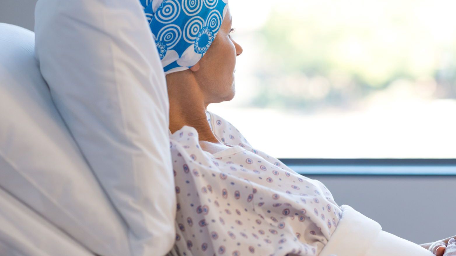Kobieta chora na białaczkę (zdjęcie ilustracyjne)