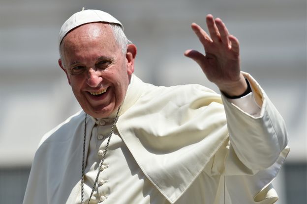 Dziennikarka ujawnia sekrety papieża. Franciszek lubi brownie i śpiewa tango przy goleniu