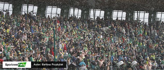 Na stadion w śnieżnej Zielonej Górze przyszło 10 tysięcy osób