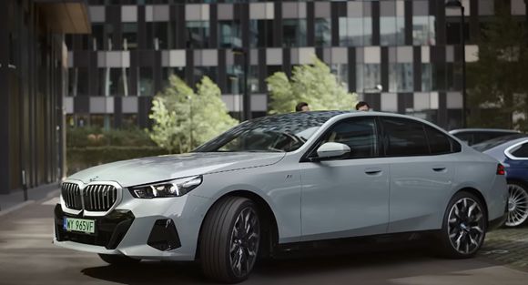 BMW reklamuje swój w pełni elektryczny samochód