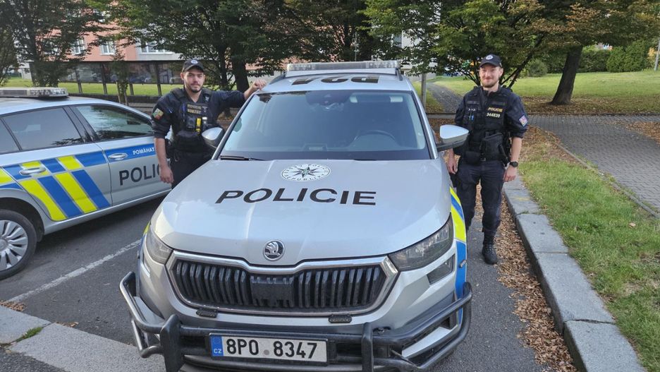 Policjanci Petr Andrlik i Martin Morava uratowali emeryta