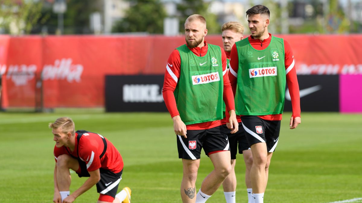 PAP / Jakub Kaczmarczyk / Na zdjęciu: Tymoteusz Puchacz (drugi z lewej) i Jakub Moder (z prawej)