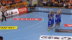 Liga Mistrzów: niesamowite trafienie z rzutu wolnego podczas starcia Kristianstad - Szeged. Sego był w szoku (wideo)