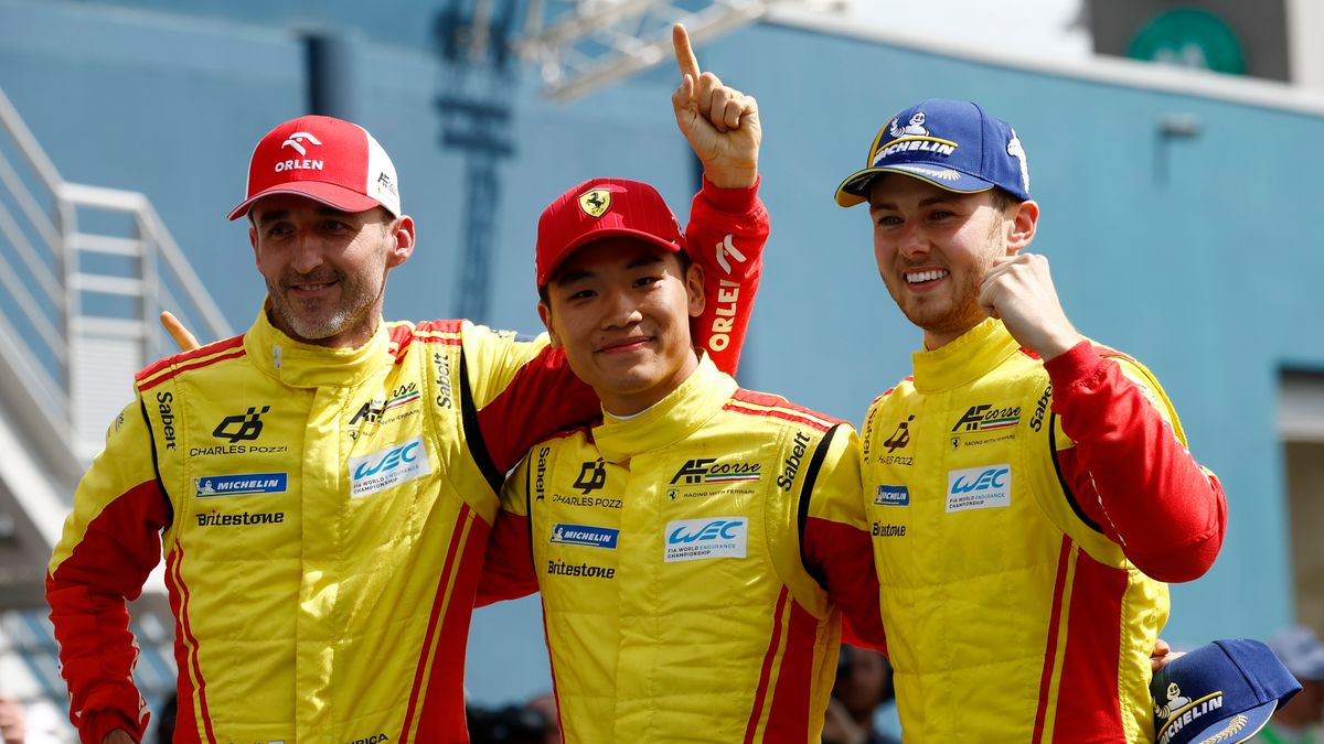 Materiały prasowe / YOAN VALAT / Na zdjęciu: od lewej Robert Kubica, Yifei Ye i Phil Hanson