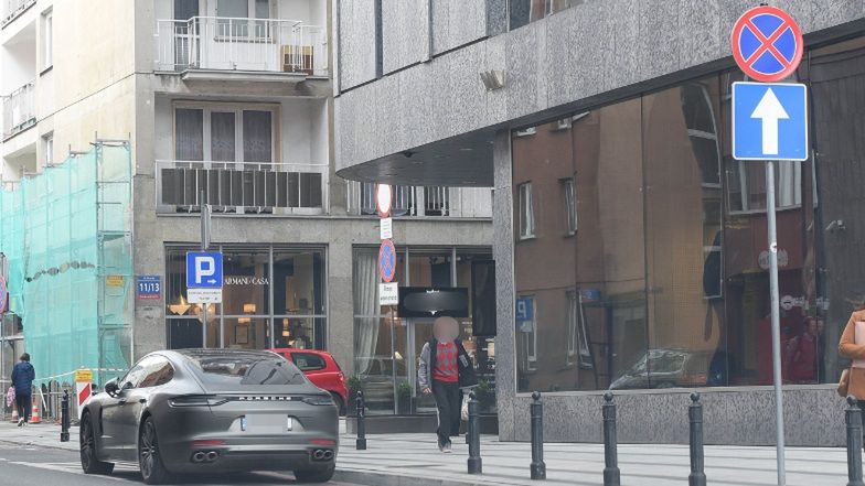 Sebastian Fabijański parkuje na zakazie i odwiedza luksusowy butik
