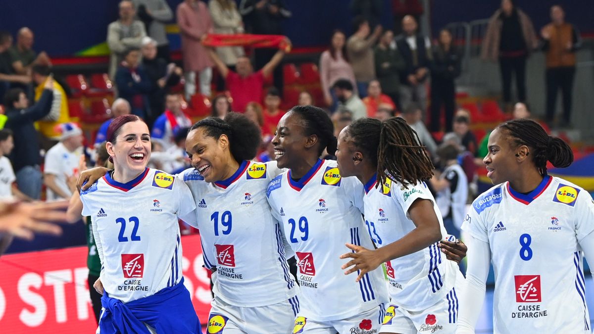 PAP/EPA / Georgi Licovski / Na zdjęciu: reprezentacja Francji