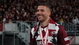 Transfery. Lukas Podolski podsycił plotki o pozostaniu w Azji. Piłkarz zawitał do Malezji