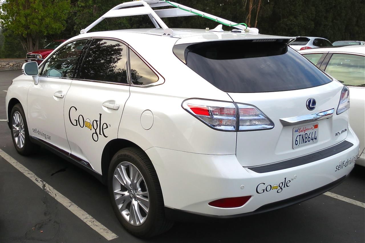 Autonomiczny samochód Google po raz pierwszy spowodował wypadek