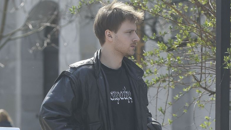 Maciej Musiał i relaks pod magnolią