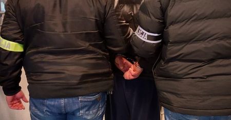 Zorganizowana grupa złodziei zatrzymana. Policja z Płocka rozbiła gang kradnący w całym kraju