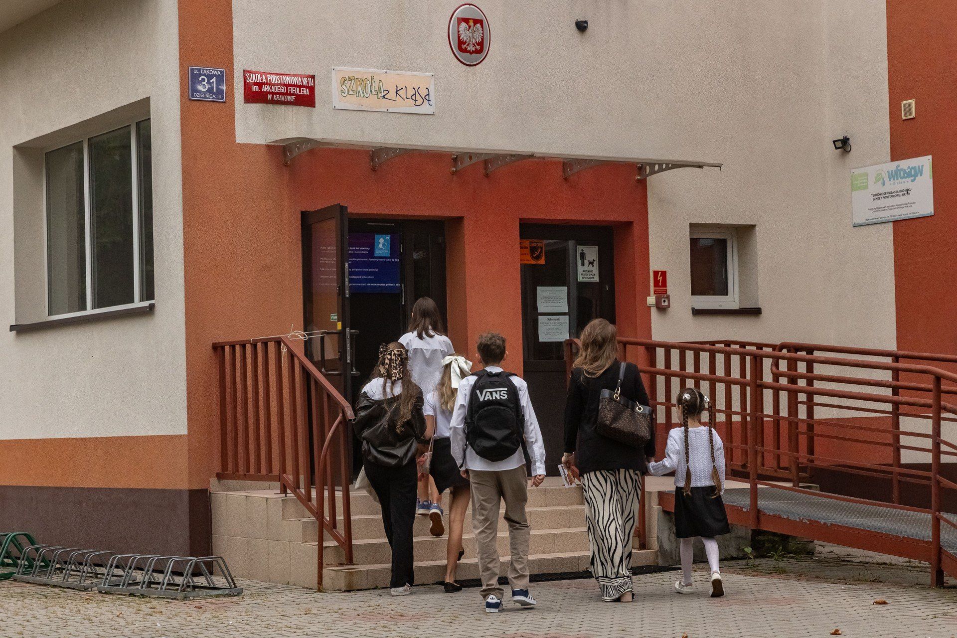 Pierwszy dzień szkoły to wielkie emocje, dla tych którzy szkolny tornister włożą po raz pierwszy