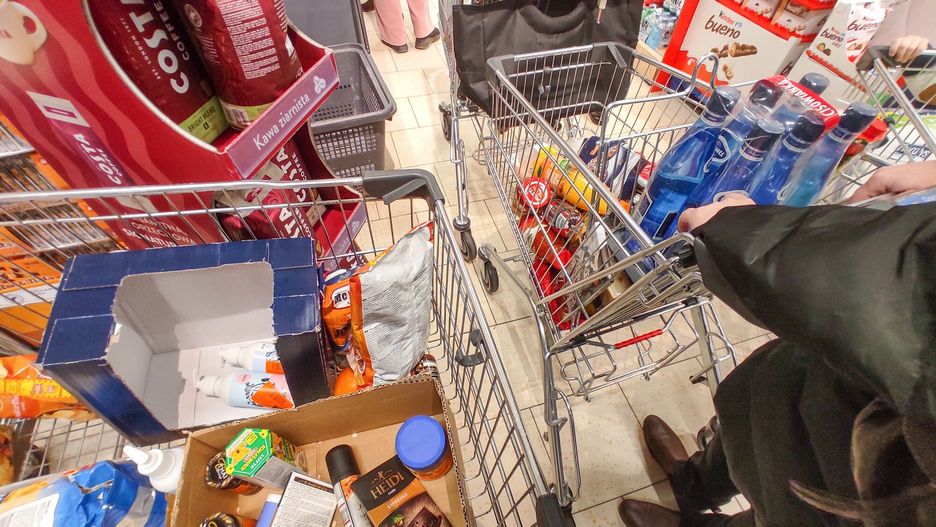 Biedronka, Lidl, Kaufland i Aldi pod lupą kontrolerów. UOKiK wytyka nieprawidłowości